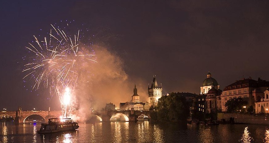 Silvestrovská párty i večerní menu jinak. Nový rok 2026 začíná na Vltavě