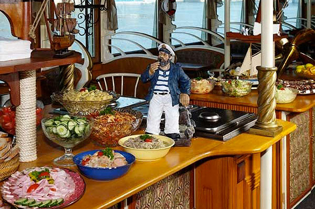 Oběd na lodi